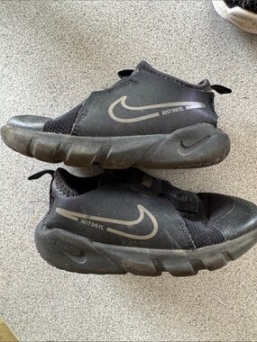 Nike Kids Black Slip-On Athletic Sneakers with Reflective Swoosh